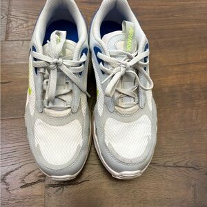 🚨PRICE DROP🚨 Boy’s Nike Air Max Sneakers with Lace-Up Closure (size 6Y)